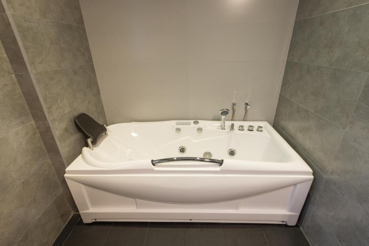 Hotel Grand Turf Нувара Елия Екстериор снимка