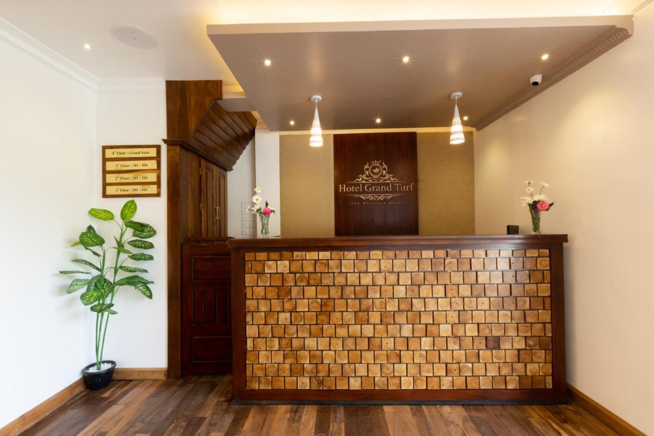 Hotel Grand Turf Нувара Елия Екстериор снимка