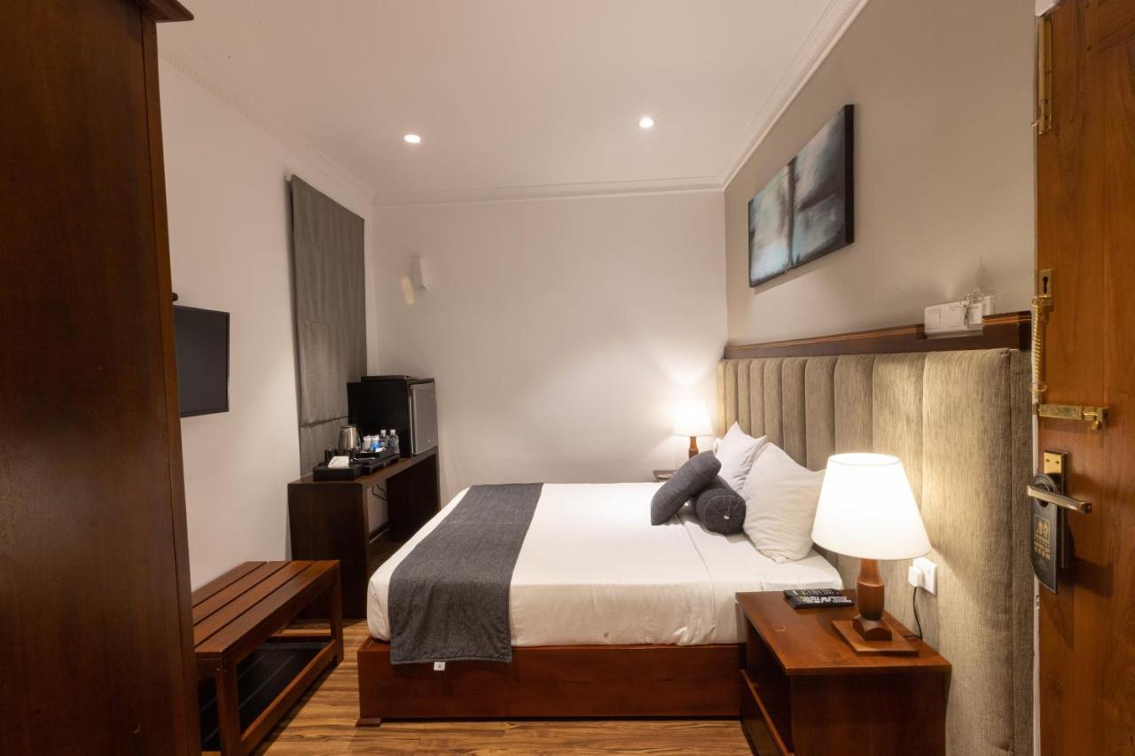 Hotel Grand Turf Нувара Елия Екстериор снимка
