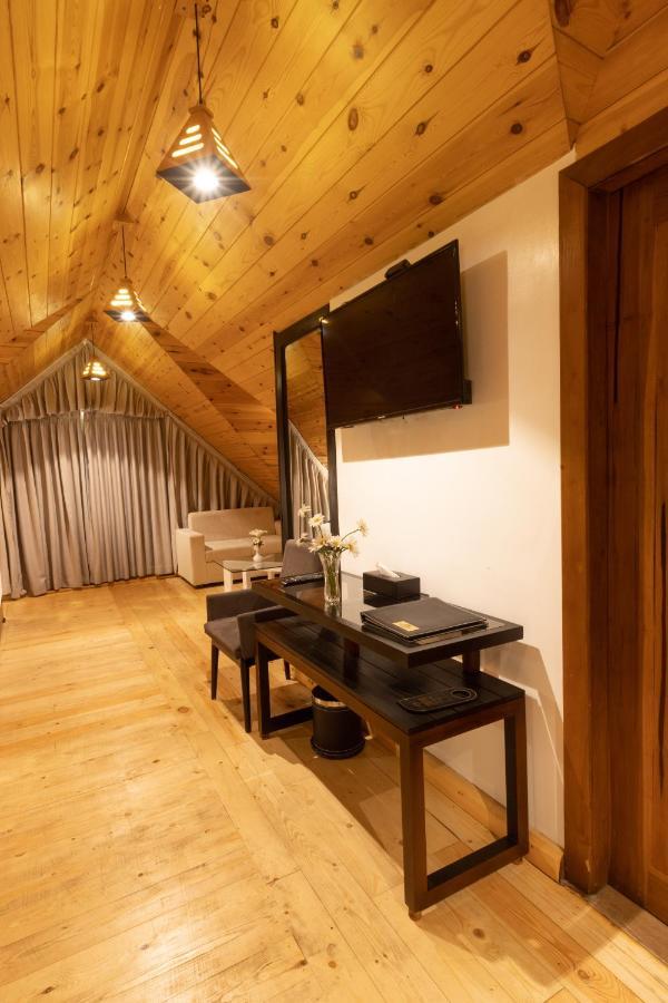 Hotel Grand Turf Нувара Елия Екстериор снимка