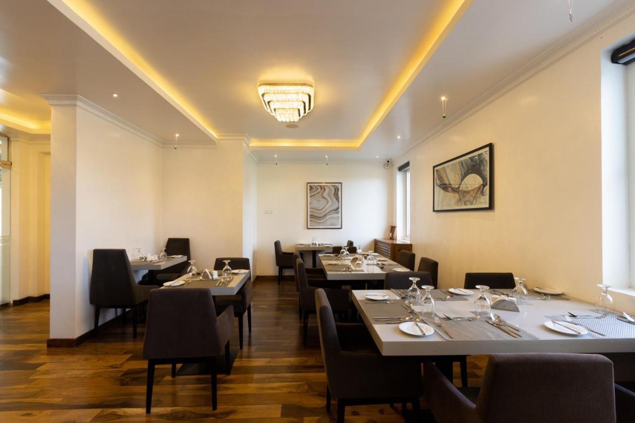 Hotel Grand Turf Нувара Елия Екстериор снимка