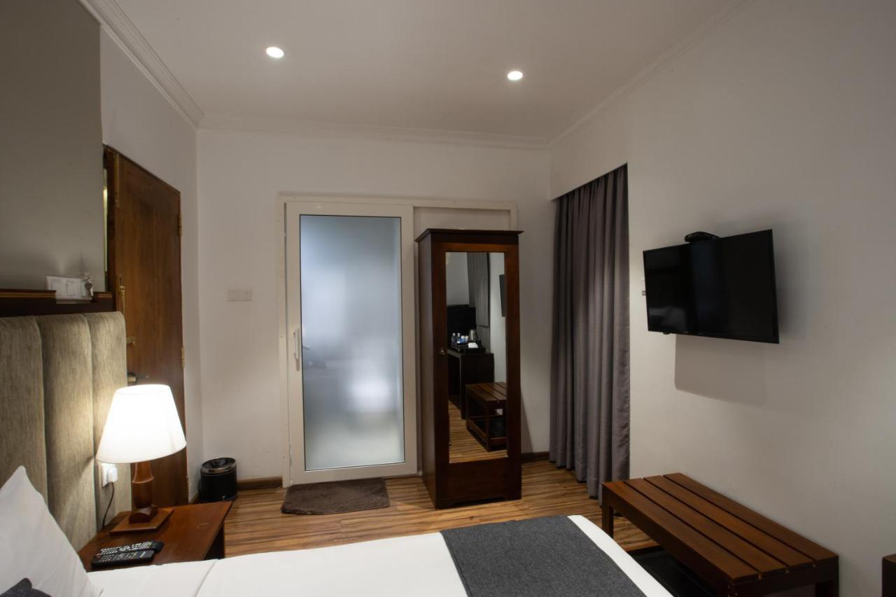 Hotel Grand Turf Нувара Елия Екстериор снимка
