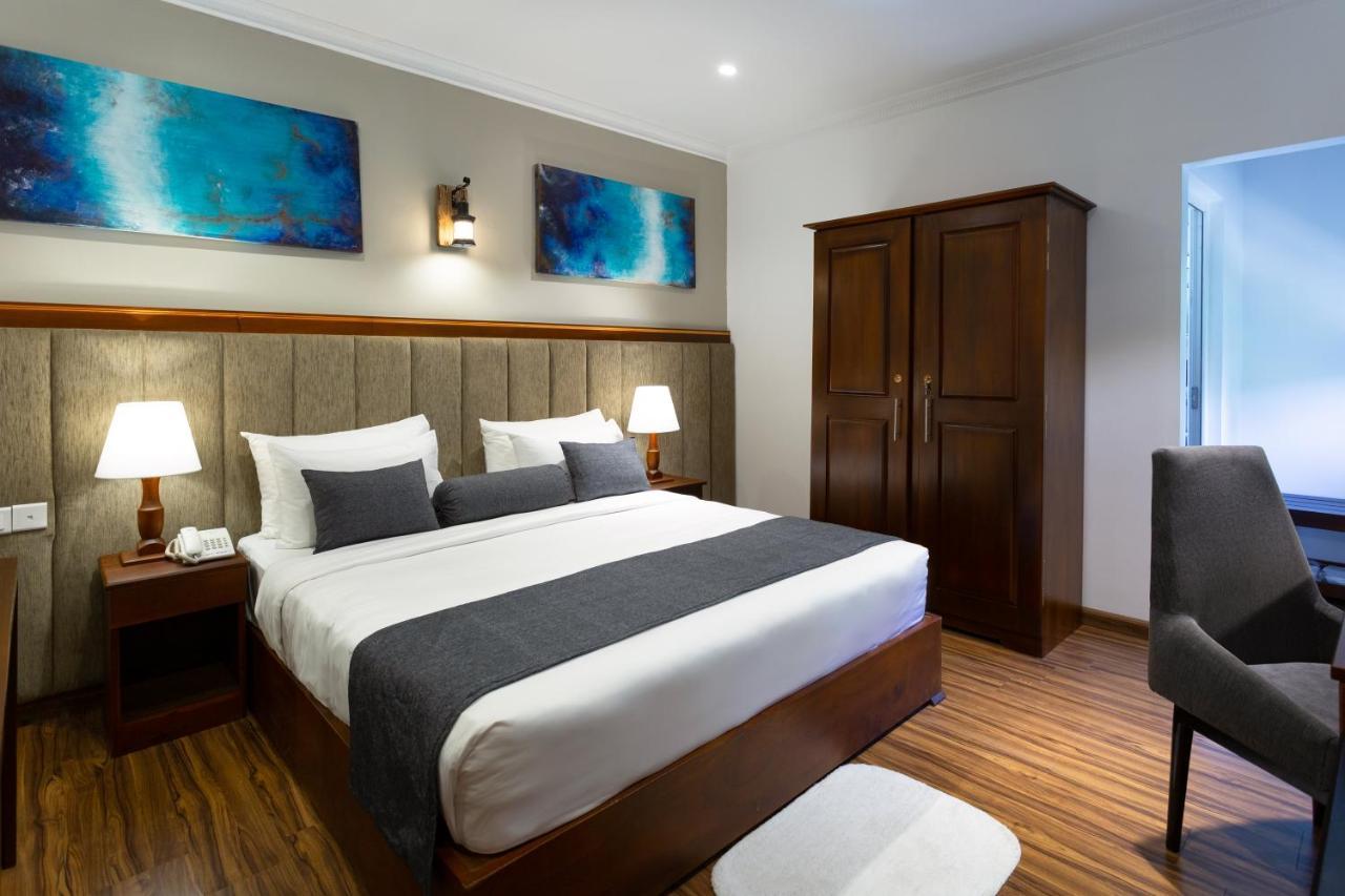 Hotel Grand Turf Нувара Елия Екстериор снимка