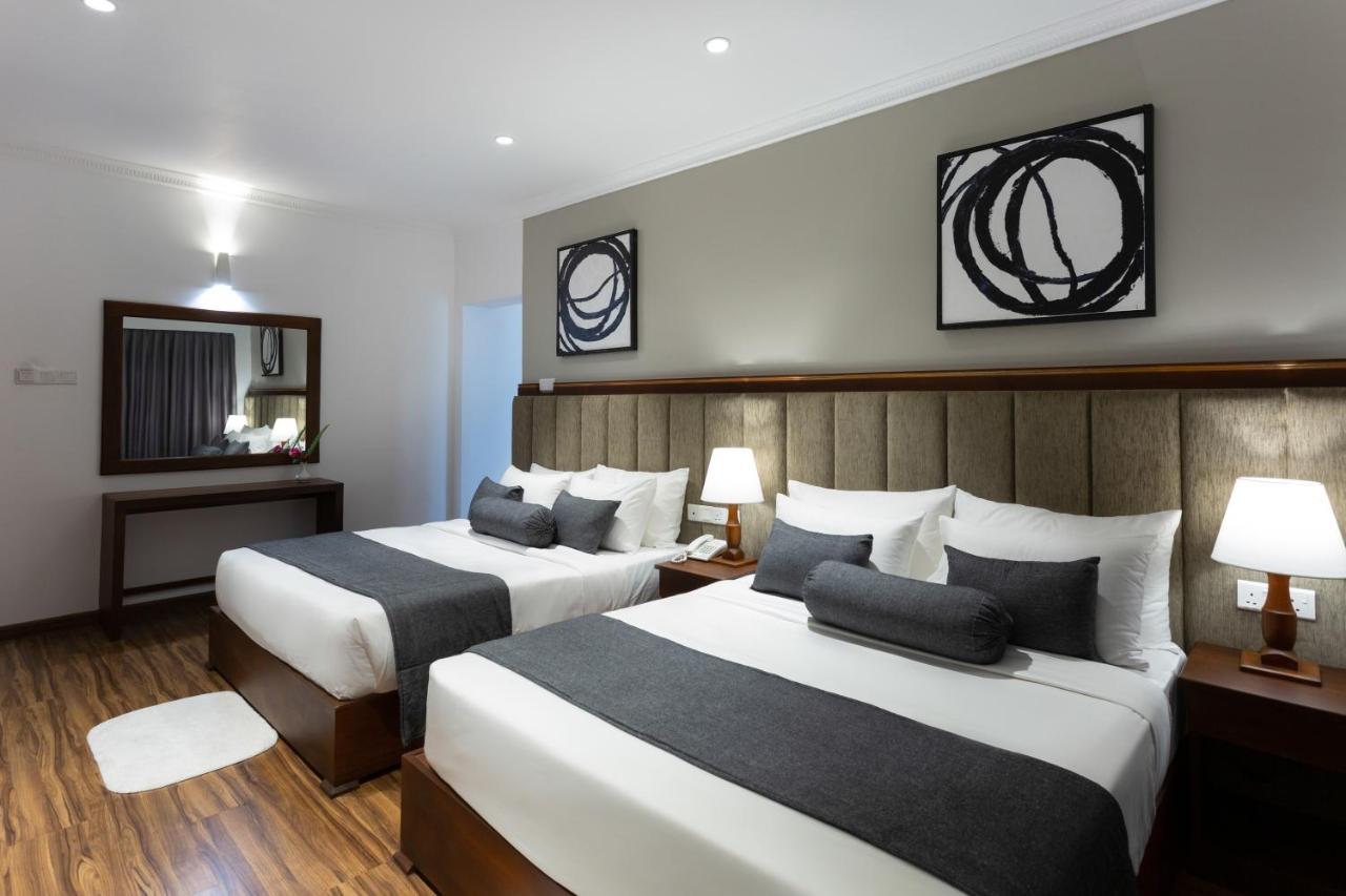 Hotel Grand Turf Нувара Елия Екстериор снимка