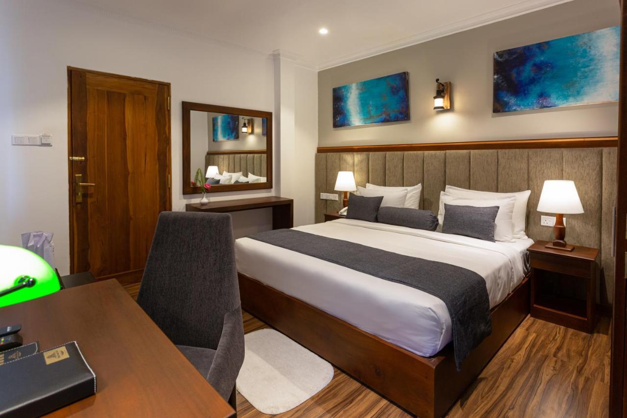 Hotel Grand Turf Нувара Елия Екстериор снимка