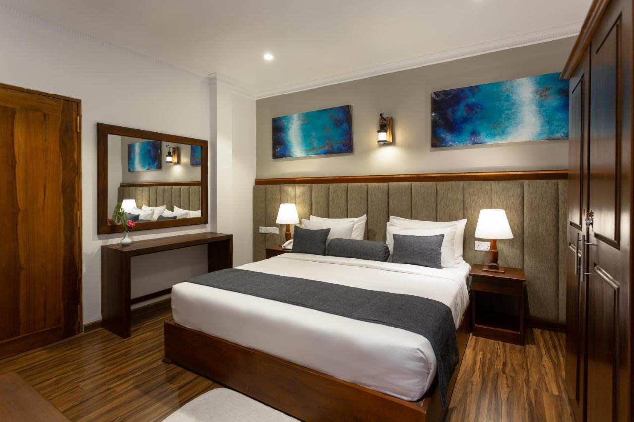 Hotel Grand Turf Нувара Елия Екстериор снимка