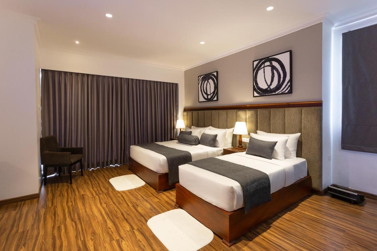 Hotel Grand Turf Нувара Елия Екстериор снимка