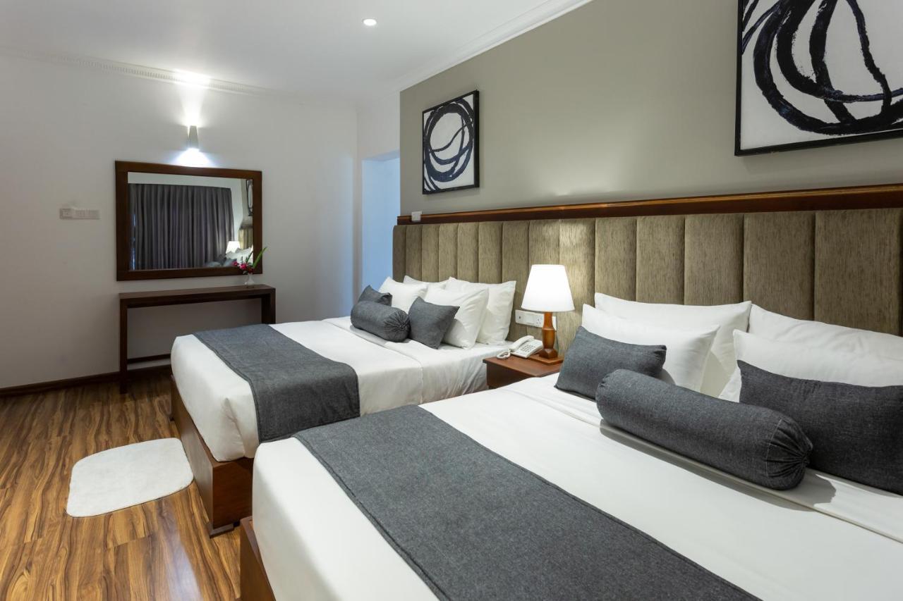 Hotel Grand Turf Нувара Елия Екстериор снимка