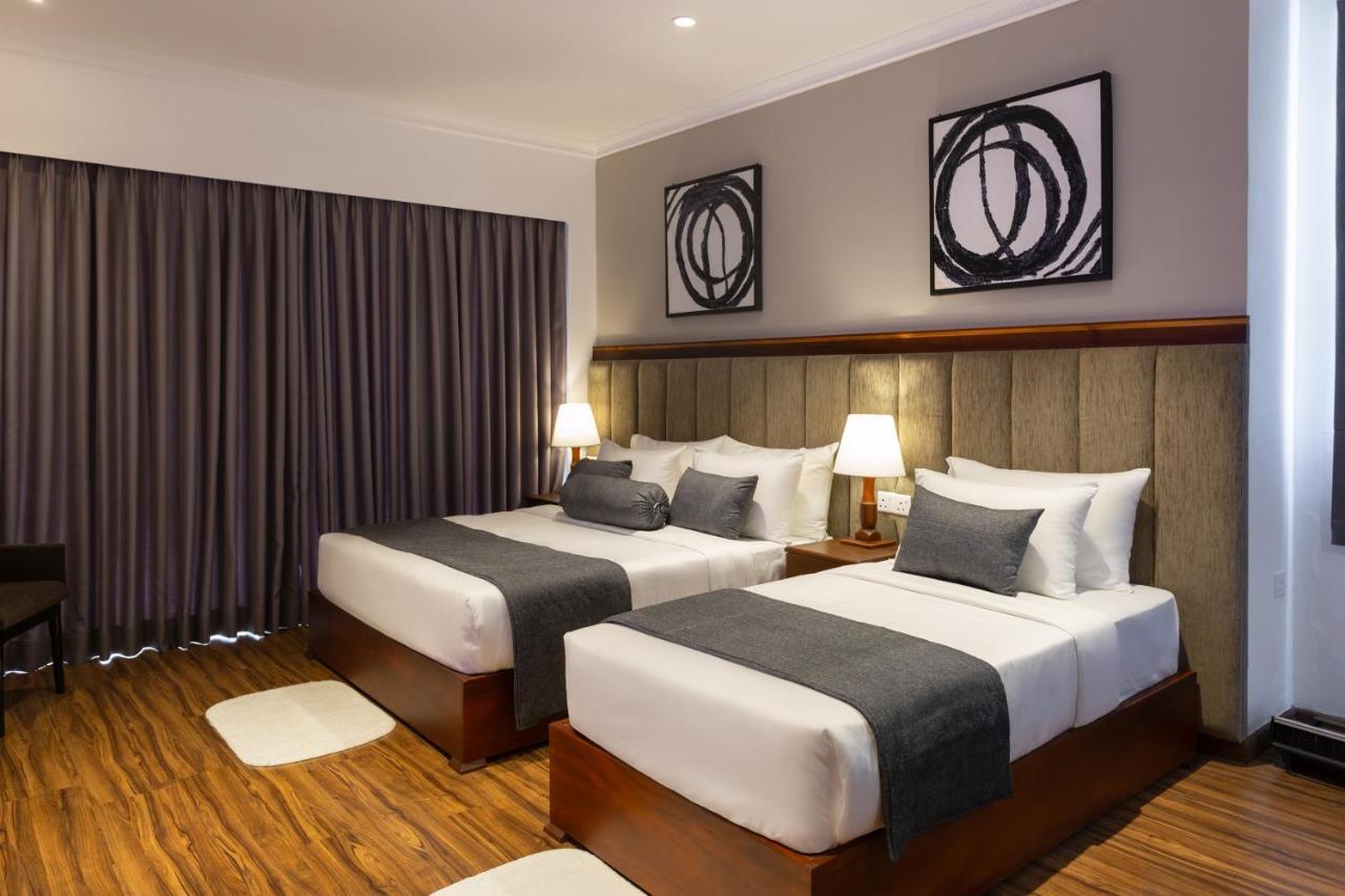 Hotel Grand Turf Нувара Елия Екстериор снимка