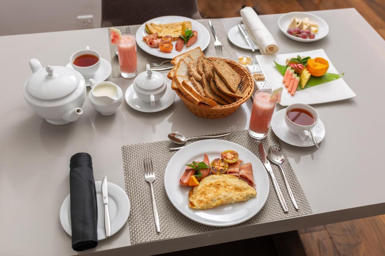 Hotel Grand Turf Нувара Елия Екстериор снимка