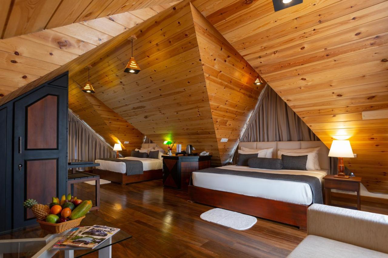 Hotel Grand Turf Нувара Елия Екстериор снимка