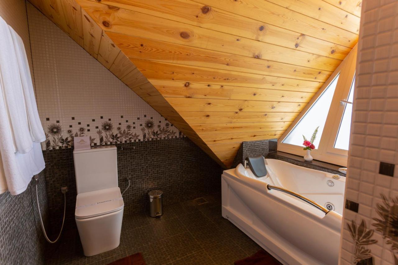 Hotel Grand Turf Нувара Елия Екстериор снимка