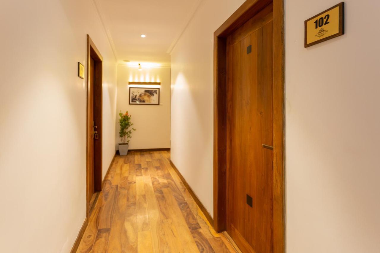 Hotel Grand Turf Нувара Елия Екстериор снимка